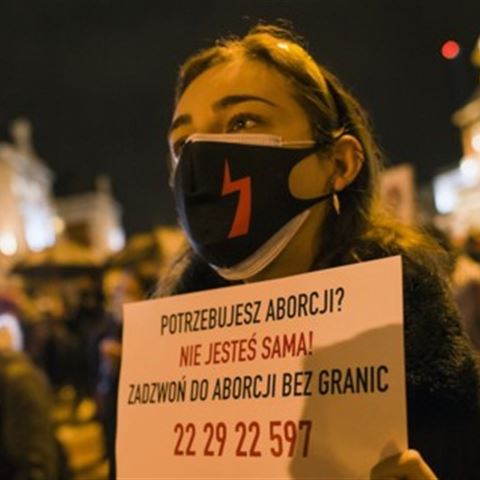 Prawa człowieka to więcej niż koronawirus. Polskie protesty mogą zmienić nie tylko prawo aborcyjne