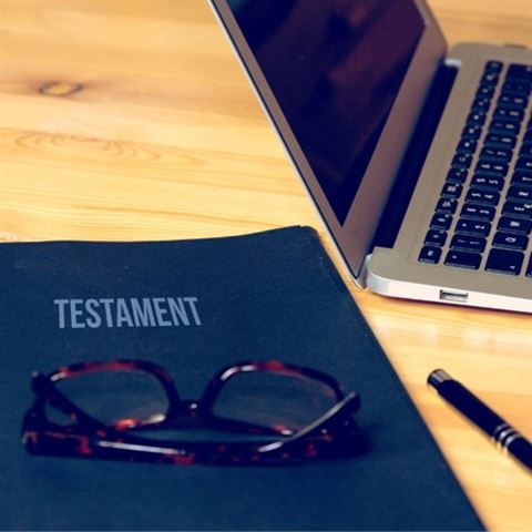 Kto odziedziczy konta, profile i dokumenty? Niewiele osób zajmuje się cyfrowym majątkiem, a testamenty są często pomijane.