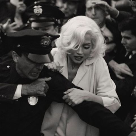 Blonde nie jest filmem mizoginicznym, po prostu nie odwraca uwagi od problemów Marilyn Monroe