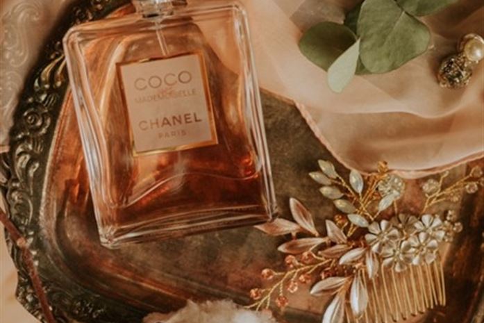Lekkie perfumy na lato: po który zapach sięgnąć?