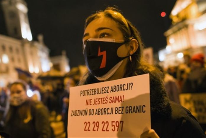 Prawa człowieka to więcej niż koronawirus. Polskie protesty mogą zmienić nie tylko prawo aborcyjne
