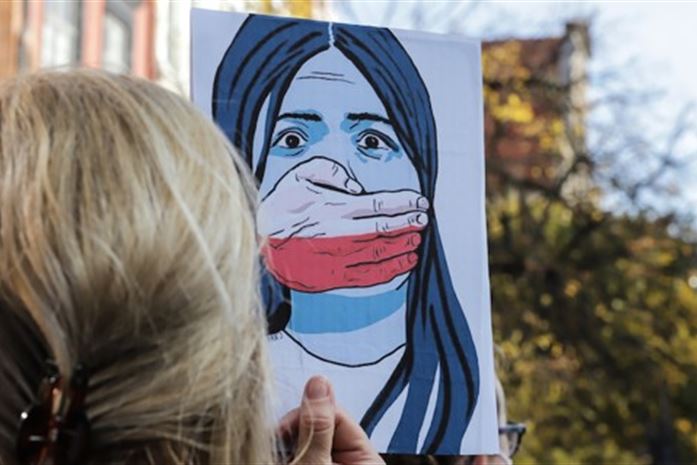 Zakaz aborcji w Polsce: "Kobiety się boją, jesteśmy w pułapce" - mówi dyrektor organizacji pomagającej kobietom