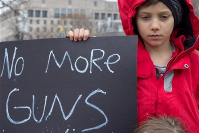Dlaczego w USA łatwiej jest kupić broń niż dokonać aborcji? Historia strzelca z Teksasu pokazuje hipokryzję ruchu pro-life