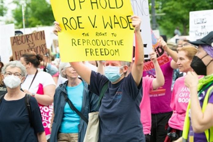 Konstytucyjne prawo do aborcji należy już do przeszłości. Sąd Najwyższy Stanów Zjednoczonych uchylił wyrok w sprawie Roe v. Wade